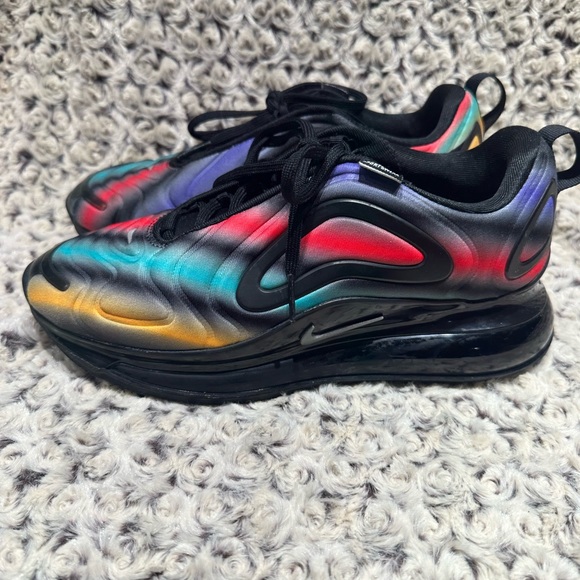 NIKE Boys Air Max 720 Youth running shoe Size US 5Y Black/Multicolor Gently worn - Picture 3 of 8